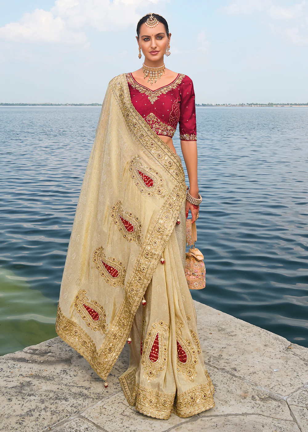 Tempting Cream Crape Jacquard Designer Traditional Saree - Image 3