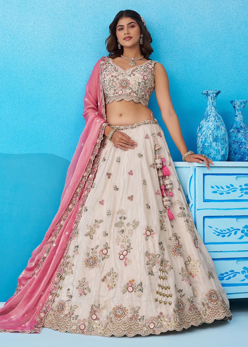 Tissue Embroidered Cream Lehenga Choli with Pink Dupatta - Image 4
