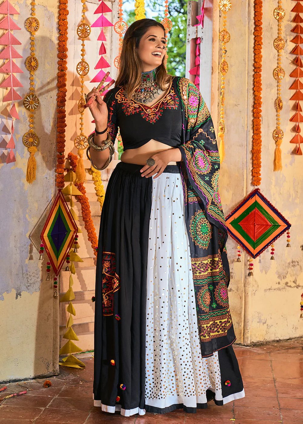 Unbeatable Black & White Maslin Cotton Navratri Chaniya Choli - Image 2