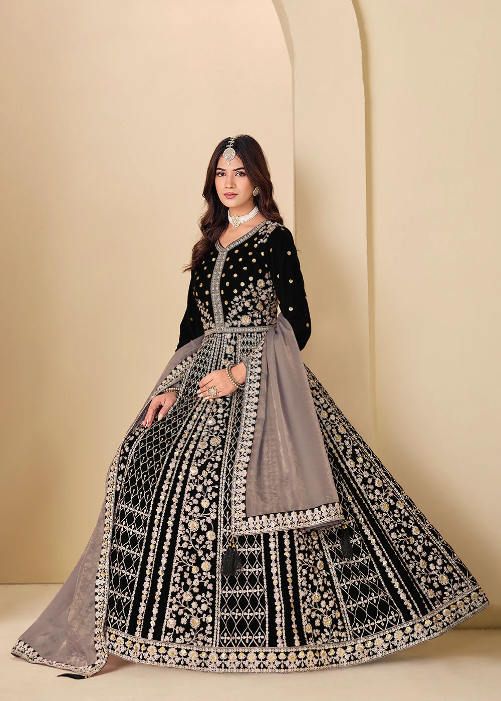 Velvet Black Embroidered Wedding Party Anarkali Gown - Image 4