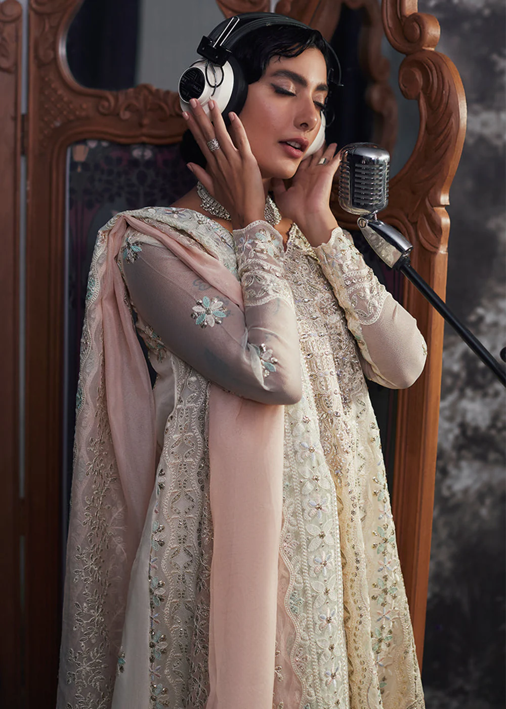 White Organza Net Pakistani Suit | Mushq | Qala Kamdaani | Aaila - Image 4