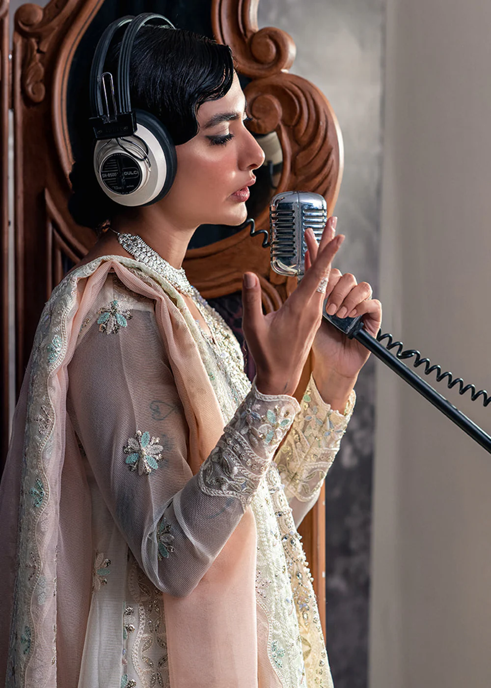 White Organza Net Pakistani Suit | Mushq | Qala Kamdaani | Aaila - Image 9